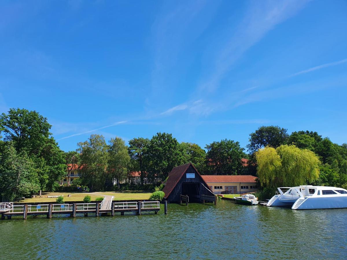 Waldhotel Am See Berlin-Schmoeckwitz エクステリア 写真